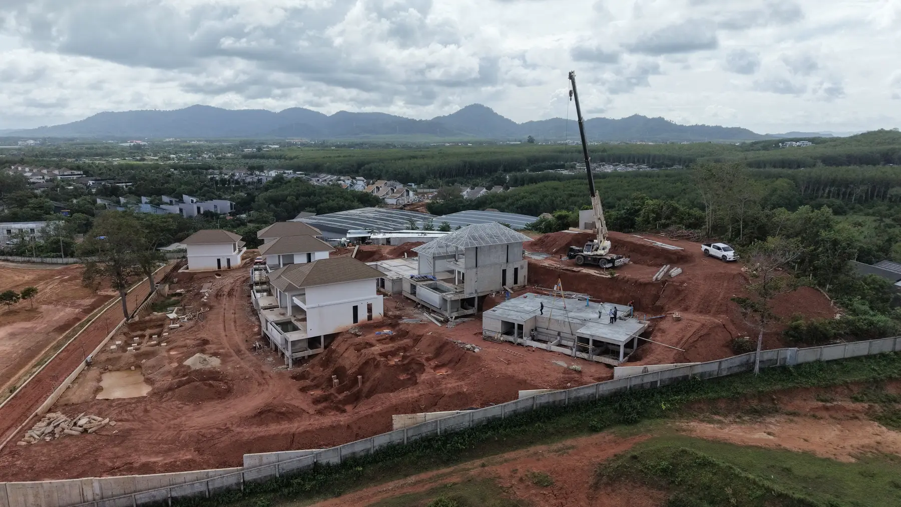 KĀHLĪ Hillside Villas в процессе строительства, 30 июня 2026